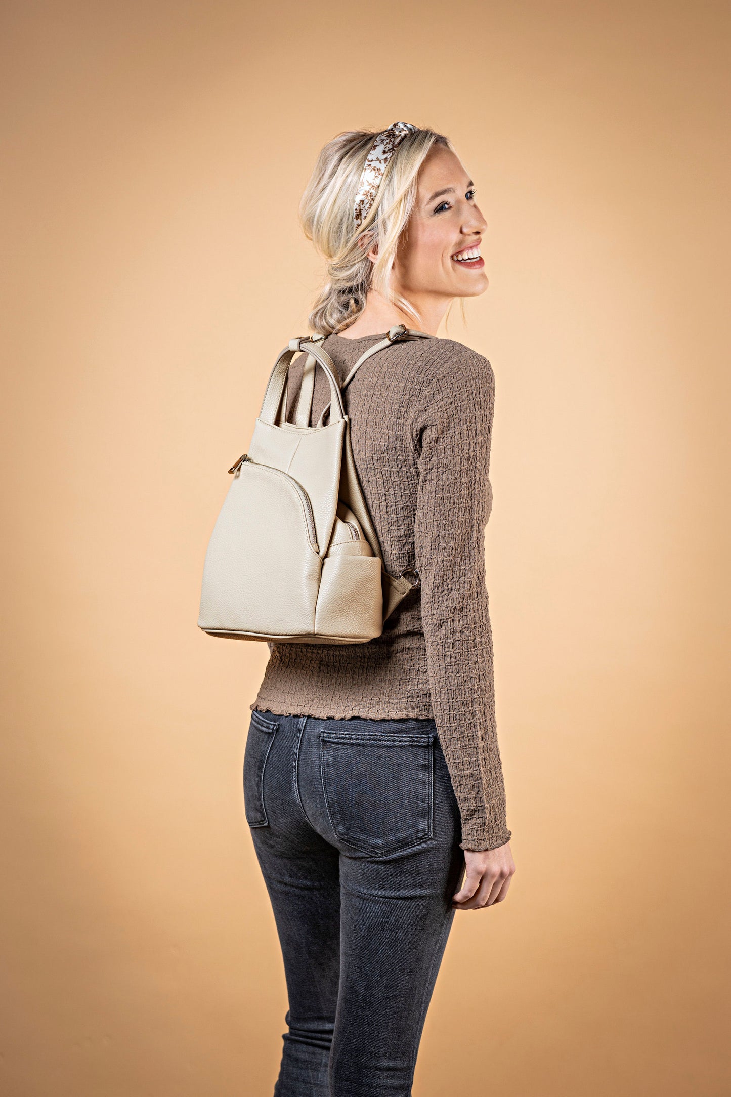 T&F Schulter- & Rucksacktasche "Sophia" (Farbe: schwarz)