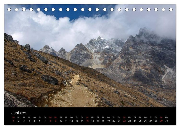 Majestätische Bergwelten - Der Everest Trek (Tischkalender 2024 DIN A5 quer), CALVENDO Monatskalender