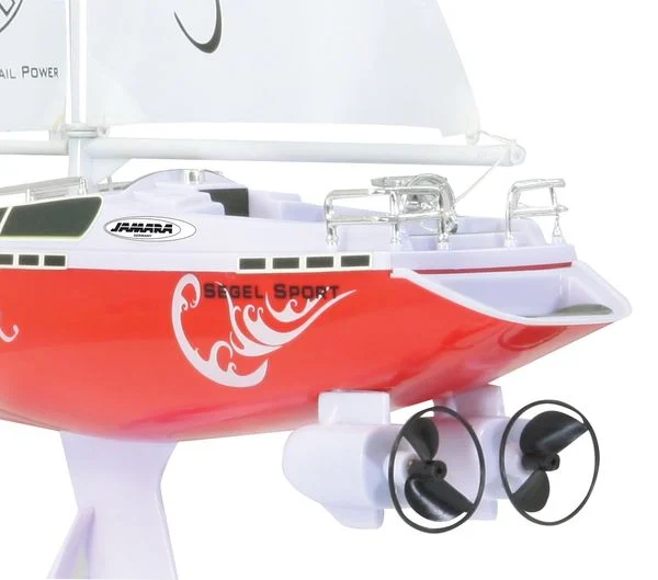 Fehrngesteuertes Segelboot