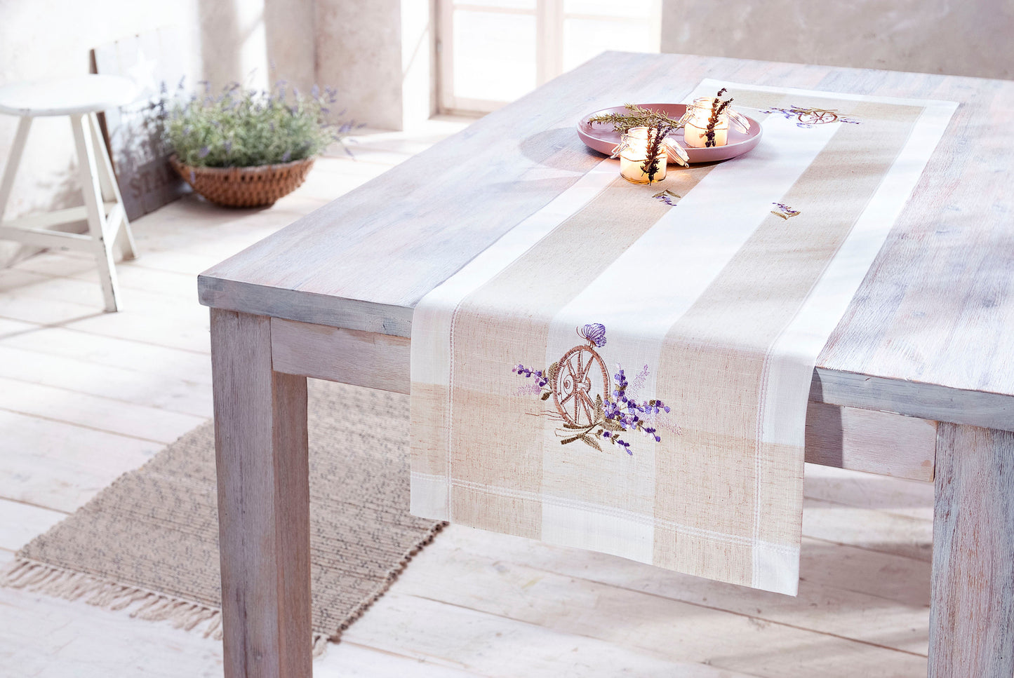 Tischläufer "Lavendel" mit Stickerei, 40 x 140 cm