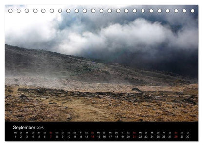 Majestätische Bergwelten - Der Everest Trek (Tischkalender 2024 DIN A5 quer), CALVENDO Monatskalender