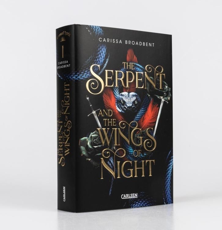 Carlsen The Serpent and the Wings of Night (Crowns of Nyaxia 1) (Deutsch, 2024, Carissa Broadbent)