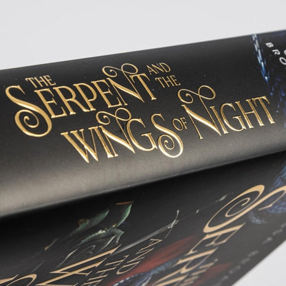 Carlsen The Serpent and the Wings of Night (Crowns of Nyaxia 1) (Deutsch, 2024, Carissa Broadbent)